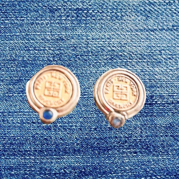 GIVENCHY  Paris New York Vintage 80s Coin Medallion earrings - Picture 4 of 8